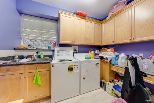4989 Chalet Place, North Vancouver, BC 