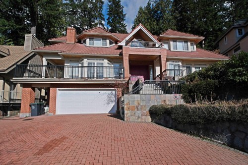 4989 Chalet Place, North Vancouver, BC 
