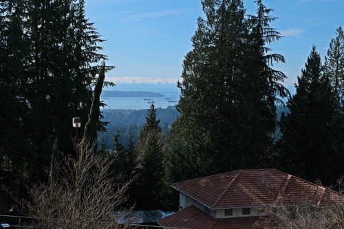 4989 Chalet Place, North Vancouver, BC 