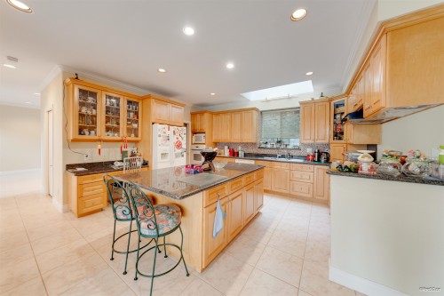 4989 Chalet Place, North Vancouver, BC 