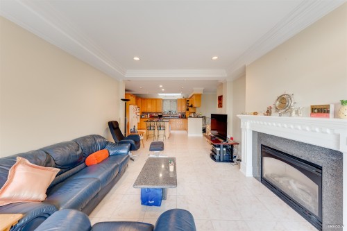 4989 Chalet Place, North Vancouver, BC 