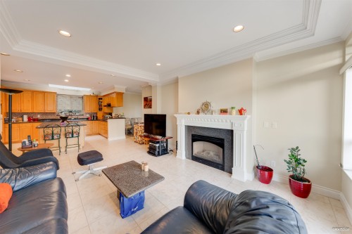 4989 Chalet Place, North Vancouver, BC 