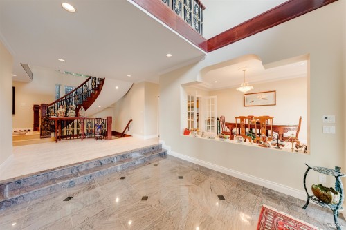 4989 Chalet Place, North Vancouver, BC 