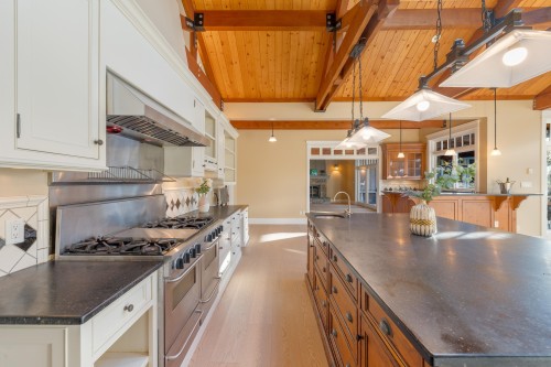 366 Keith Road, West Vancouver, BC 