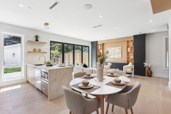 #2-2244 11th Avenue E Vancouver, BC V5N 1Z6