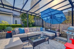 4218 10th Avenue W Vancouver, BC V6R 2H4