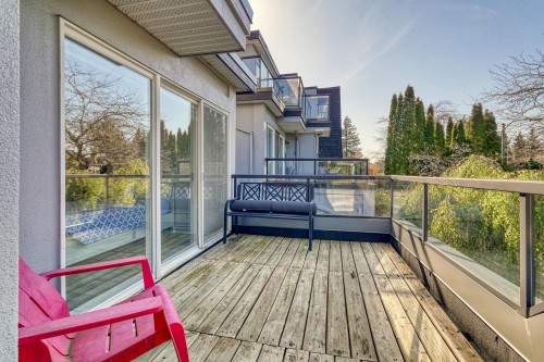 4218 10Th Avenue W, Vancouver, BC 