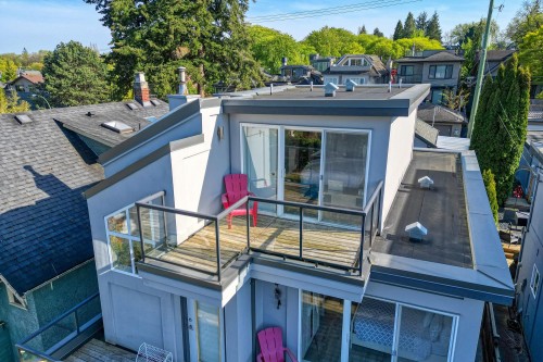 4218 10Th Avenue W, Vancouver, BC 