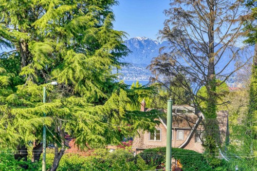 4218 10Th Avenue W, Vancouver, BC 