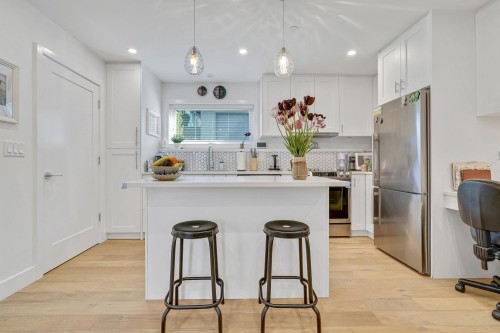 4218 10Th Avenue W, Vancouver, BC 