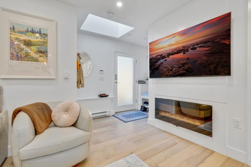 4218 10Th Avenue W, Vancouver, BC 