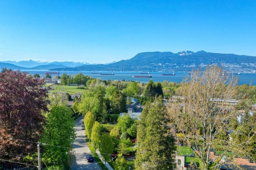 4218 10Th Avenue W, Vancouver, BC 