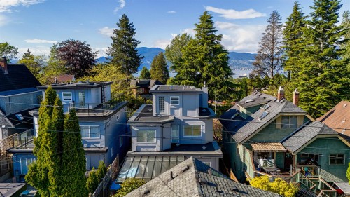 4218 10Th Avenue W, Vancouver, BC 