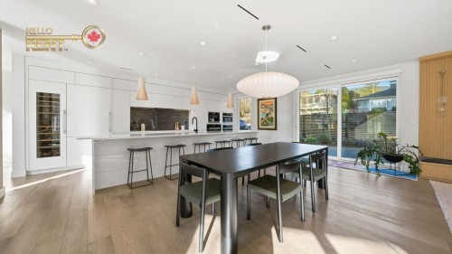 2710 Crescentview Drive, North Vancouver, BC 