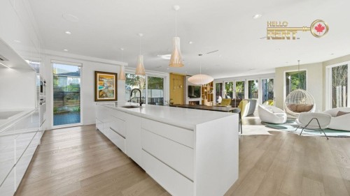 2710 Crescentview Drive, North Vancouver, BC 