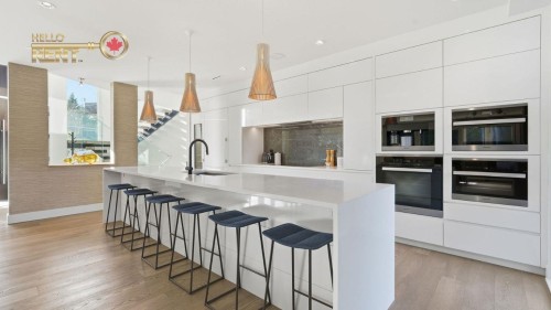 2710 Crescentview Drive, North Vancouver, BC 