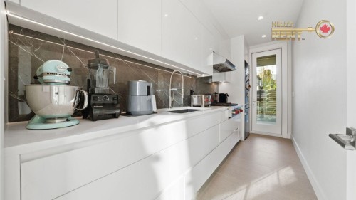 2710 Crescentview Drive, North Vancouver, BC 