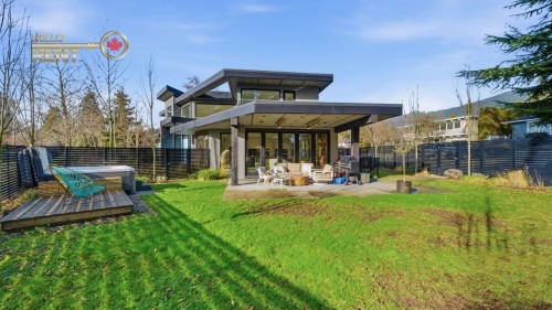 2710 Crescentview Drive, North Vancouver, BC 