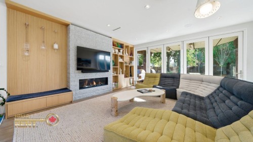 2710 Crescentview Drive, North Vancouver, BC 