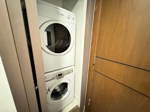 68 Smithe Street, Vancouver, BC 