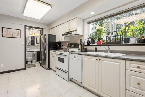 2560 Haversley Avenue, Coquitlam, BC 