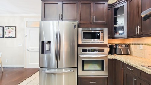 203 18Th Street E, North Vancouver, BC 