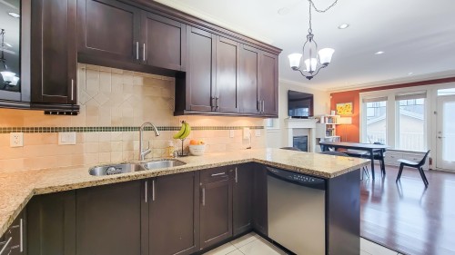 203 18Th Street E, North Vancouver, BC 