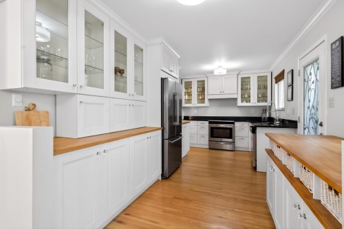 1205 Brisbane Avenue, Coquitlam, BC 