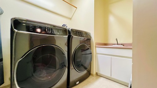 2813 21St Avenue W, Vancouver, BC 