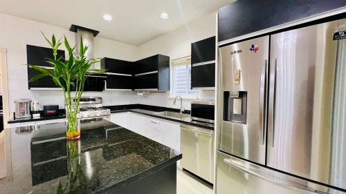 2813 21St Avenue W, Vancouver, BC 