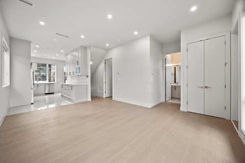 3015 19Th Avenue E, Vancouver, BC 