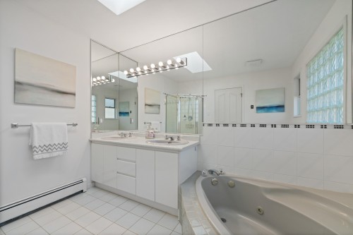 2133 49Th Avenue W, Vancouver, BC 