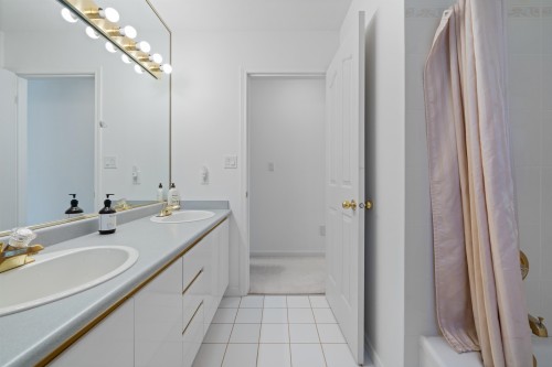 2133 49Th Avenue W, Vancouver, BC 