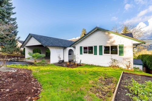 1063 Corona Crescent, Coquitlam, BC 