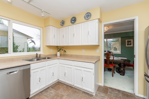 1063 Corona Crescent, Coquitlam, BC 