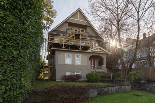 236 12Th Avenue W, Vancouver, BC 