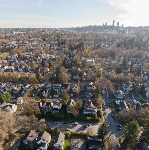 236 12Th Avenue W, Vancouver, BC 