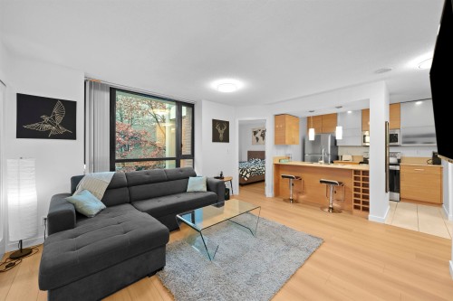 305-977 Mainland Street  Vancouver, BC V6B 1T2