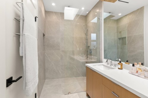 3123 16Th Avenue W, Vancouver, BC 