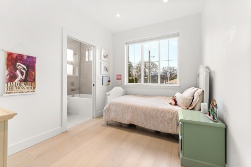 3123 16Th Avenue W, Vancouver, BC 