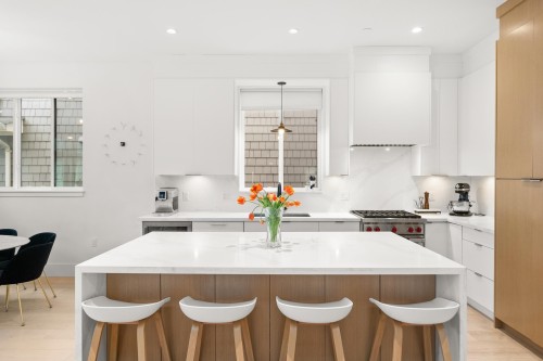 3123 16Th Avenue W, Vancouver, BC 