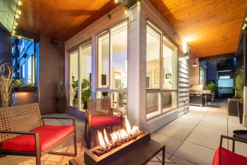 201-108 8th Street E North Vancouver, BC V7L 0H1