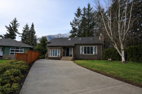 1009 Cypress Place  Squamish, BC V0N 1H0
