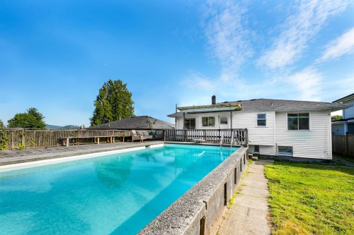 822 4Th Street E, North Vancouver, BC 