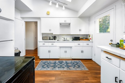 822 4Th Street E, North Vancouver, BC 