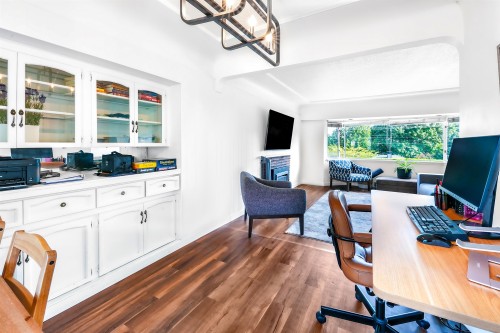 822 4Th Street E, North Vancouver, BC 