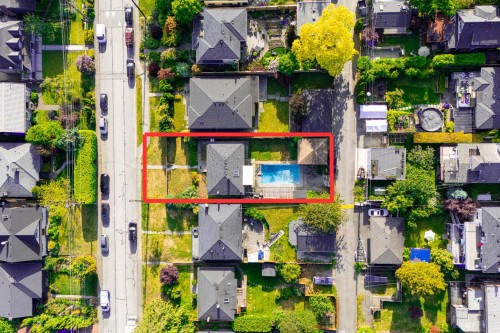 822 4Th Street E, North Vancouver, BC 