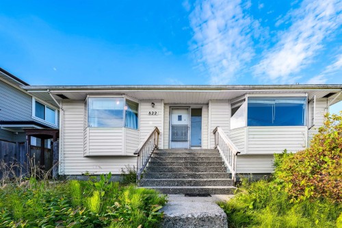 822 4Th Street E, North Vancouver, BC 