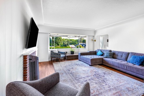 822 4Th Street E, North Vancouver, BC 