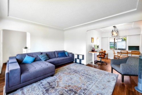 822 4Th Street E, North Vancouver, BC 